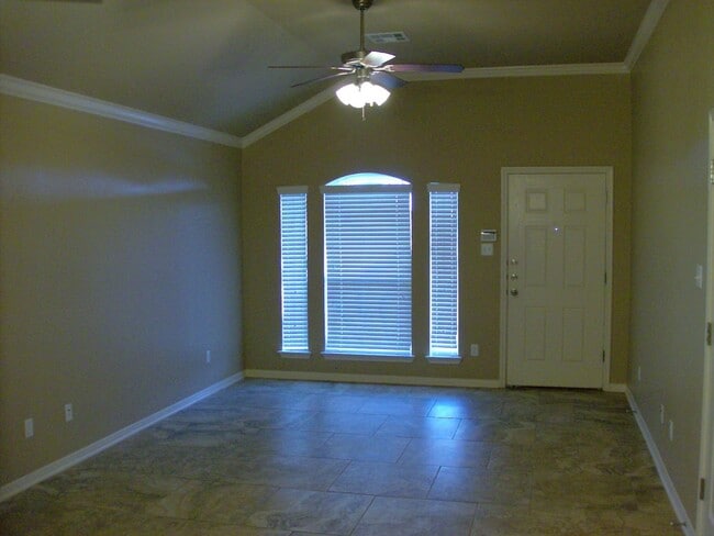 Photo - Beautiful 3 bed/2 bath Duplex off of Bunny Trail