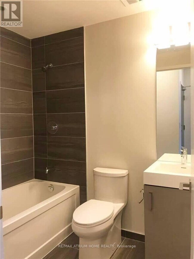 Photo - 17 Dundonald St Unité 808