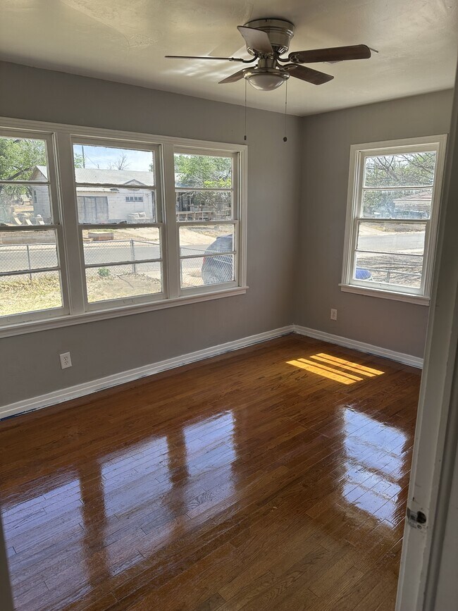 Photo - 1809 Poplar St