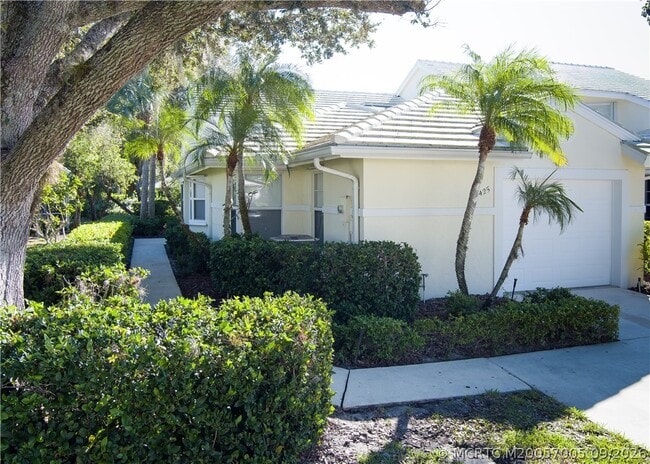 2425 SW Foxpoint Trail