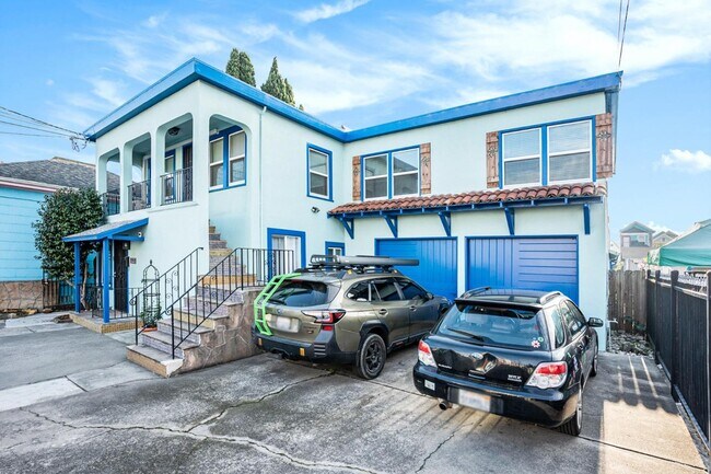 Photo - 831 E 17th St