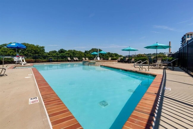 Photo - East 51 At Rocketts Landing