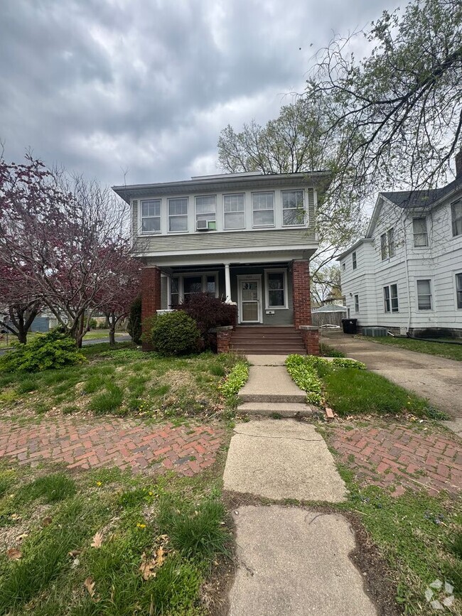 Building Photo - 3 bed 2 bath house