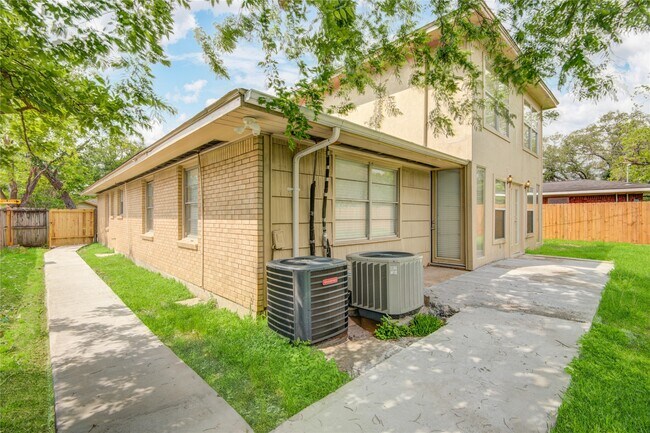 Photo - 5902 Hornwood Dr