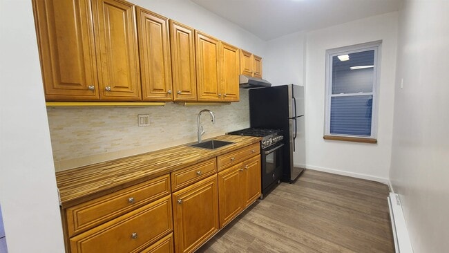 Photo - 15 Hopkins Ave