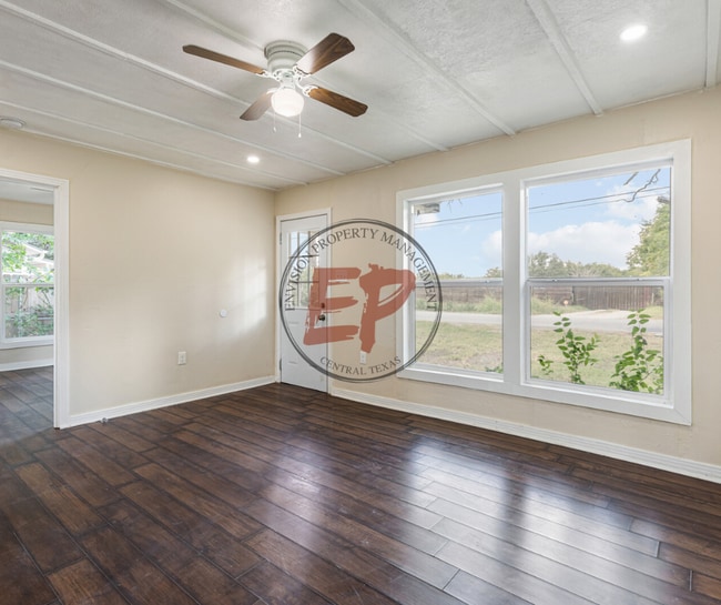 Photo - 4717 Meyers Ln