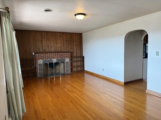 Photo - 3900 S Main St