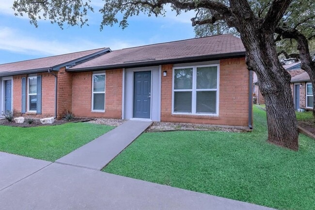 Photo - 900 Westwood Dr