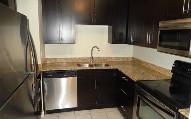 Photo - 2410 Louise St