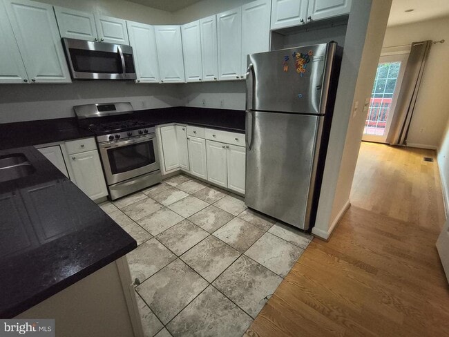 Photo - 2906 24th St N