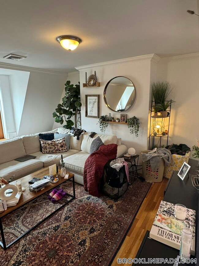 1798 Beacon St Unidad 3