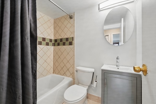 Photo - 2501 Calvert St NW Unidad 811