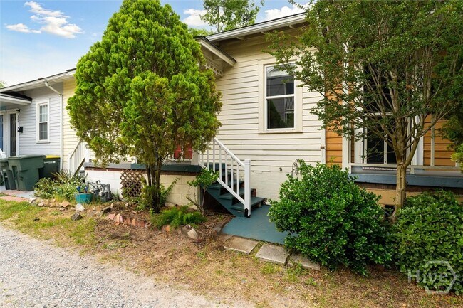Photo - 530 E Gordon Ln