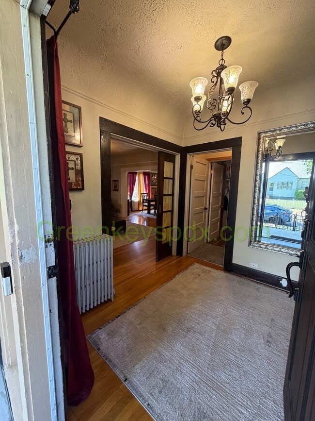 Photo - Awesome 4-Bed/2-Bath Craftsman Bungalow House Near Alberta District