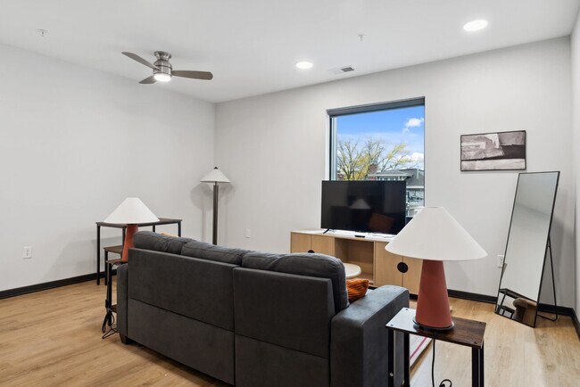 Photo - 423 E Michigan St Unit ID1032108P