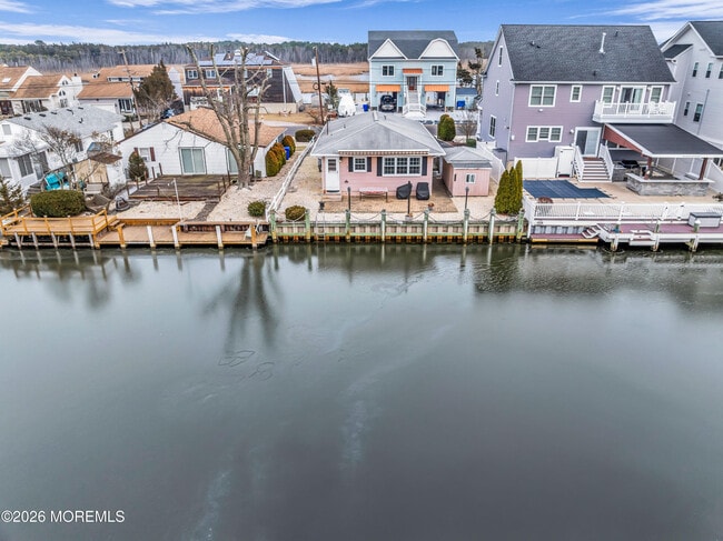 126 Royal Dr