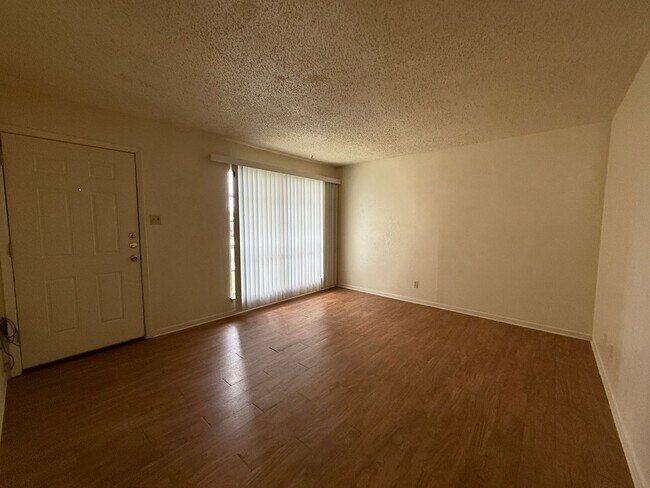 Photo - 4306 Lake Rd Unit 5