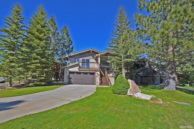 Building Photo - Beautiful pet friendly home with amazing views and private boat dock avail. Now! W/ lots of extra...