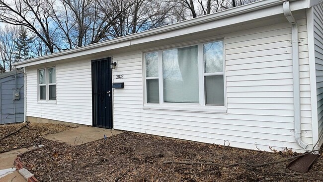 Building Photo - Spacious 2 bedroom home for Rent