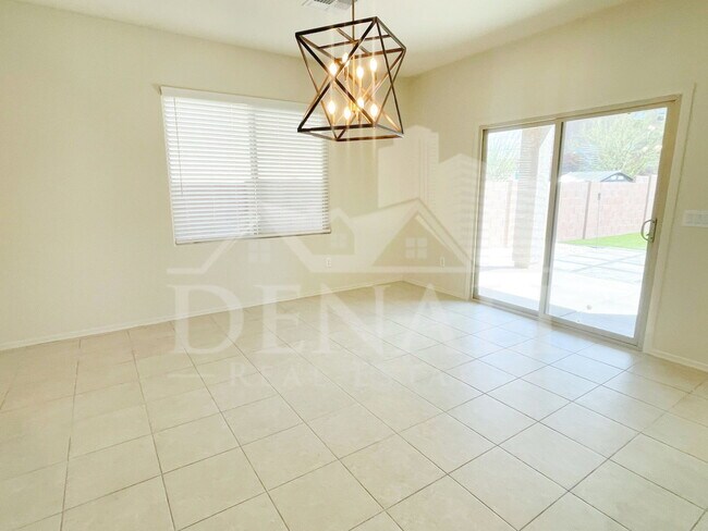 Photo - 866 E Artesia Pl