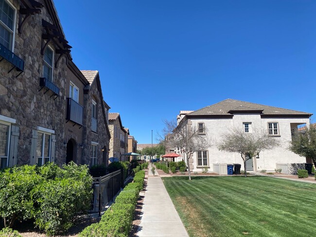Building Photo - Resort-Style Living in Gilbert – 3 Bed Townhome Near SanTan Village