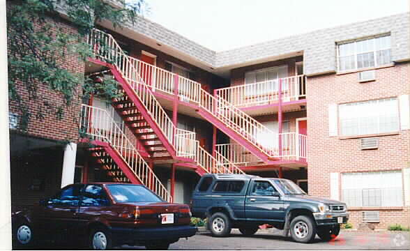 Building Photo - Traci-lea Apts.