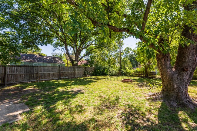 Photo - 1806 N Hood St