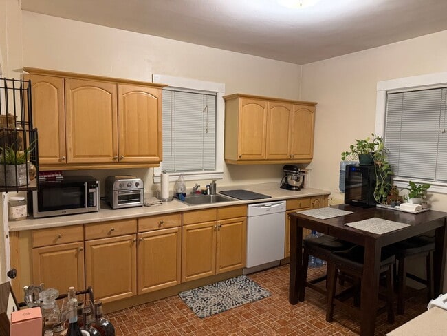 Photo - 14-16 Caldwell Ave Unidad 1R