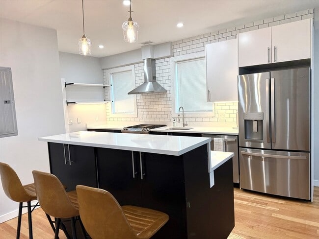 Building Photo - 27 Linden St Unit 2