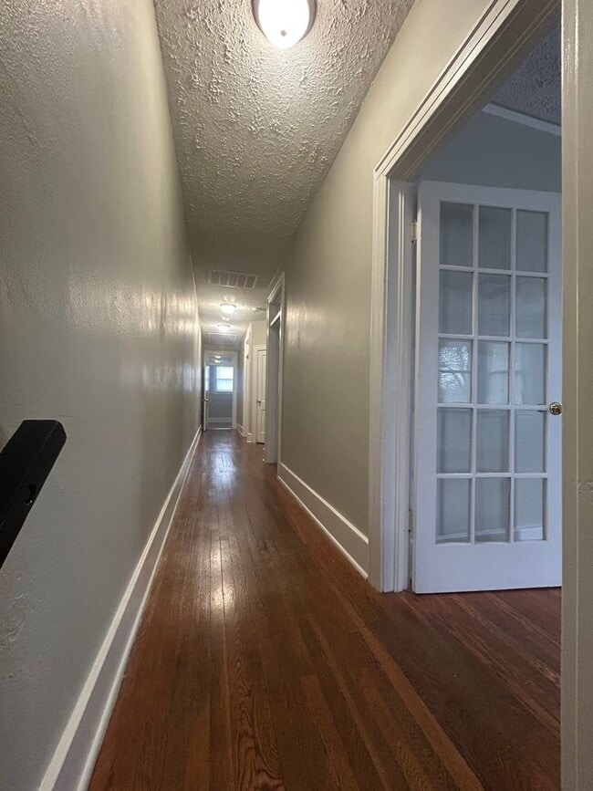 Photo - Quiet, Spacious 2BR/1BA Unit 538 UE - A