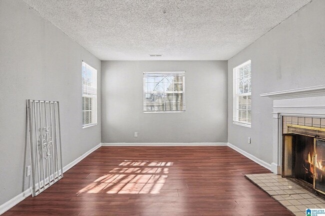 Photo - 1872 Princeton Ct SW