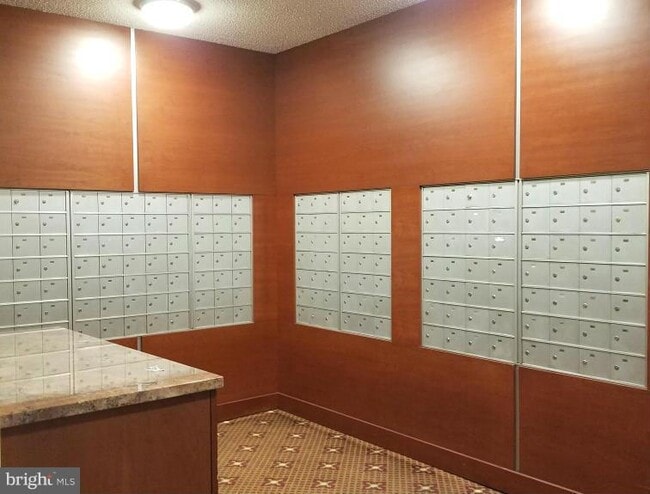 Photo - 3709 S George Mason Dr Unidad 710