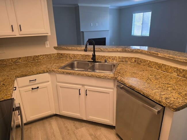 Building Photo - Charming 3 bed 2 bad located at Park 1