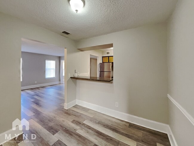 Photo - 1407 Huntingdon Chase