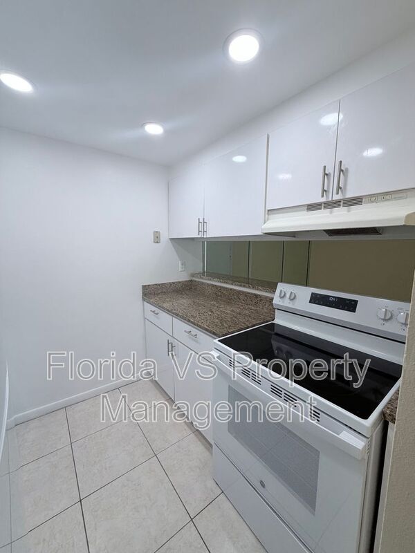 Photo - 925 W Oak Ridge Rd Unit C