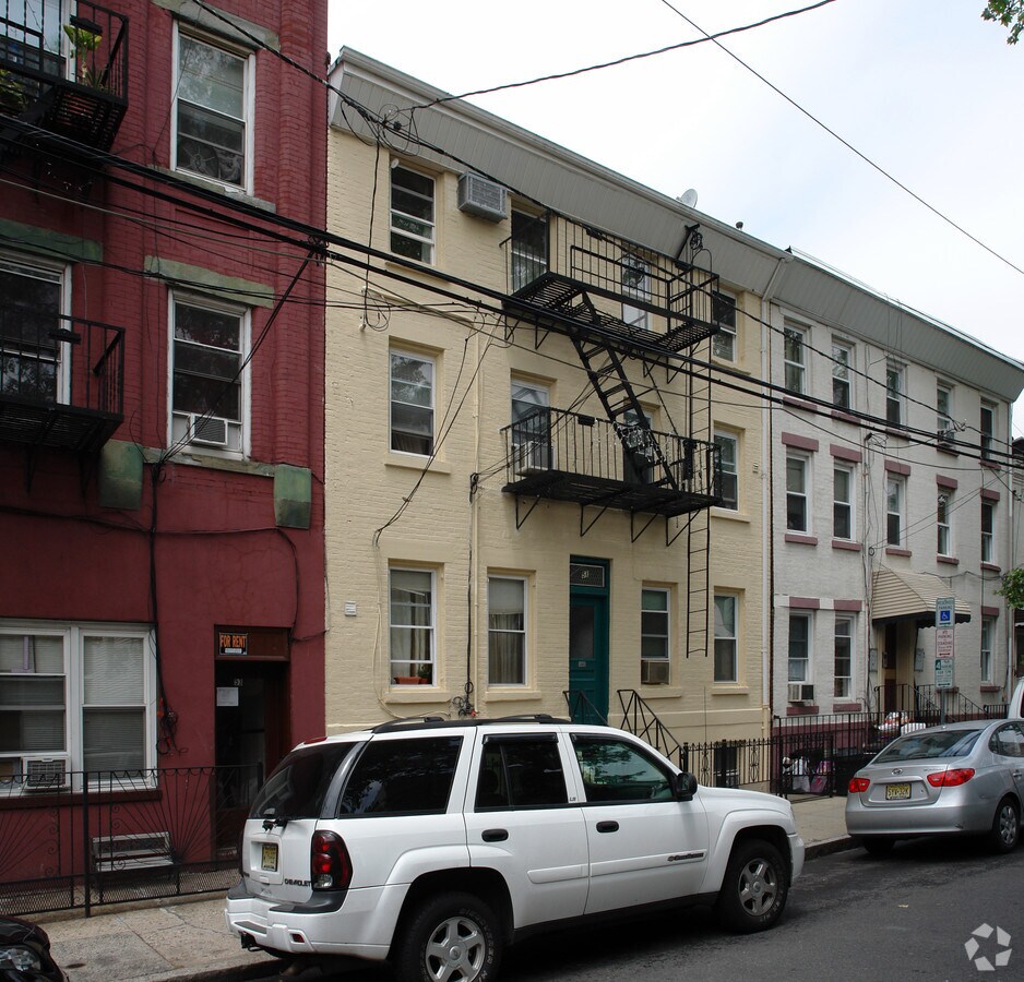 Photo - 51 Madison St Apartments