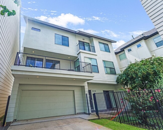 Photo - 2310 Webster St Townhome
