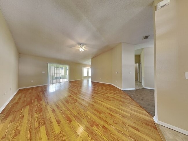 7881 Manor Dr