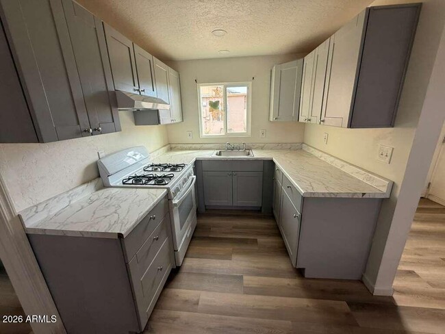 Photo - 1258 E 15th St