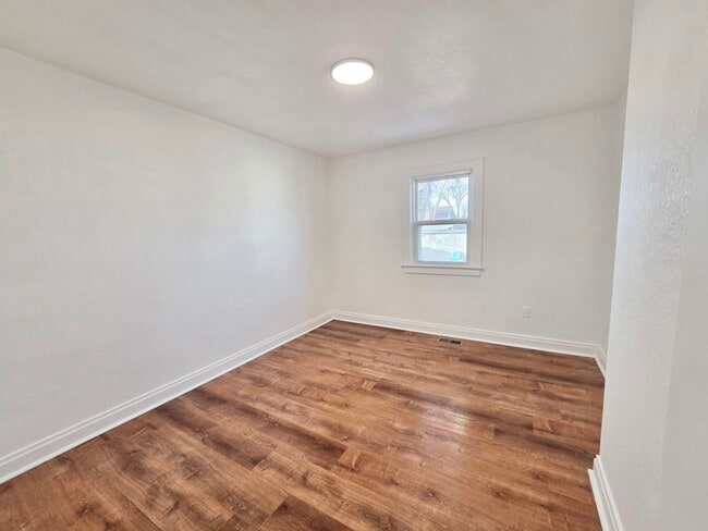 Photo - 433 E Bridge St