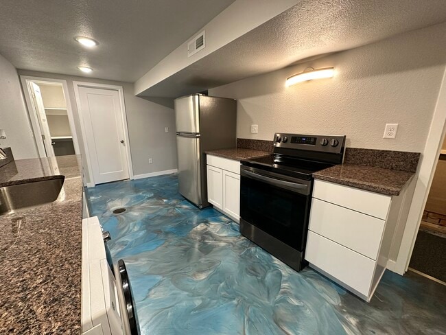 Photo - 613 Killarney Dr