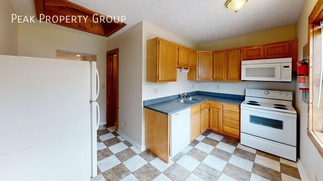 Photo - 1366 Indianola Ave