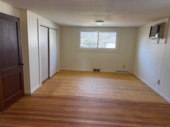 Photo - 4 Bed / 2 Bath Home for Rent – Canton, Ohio