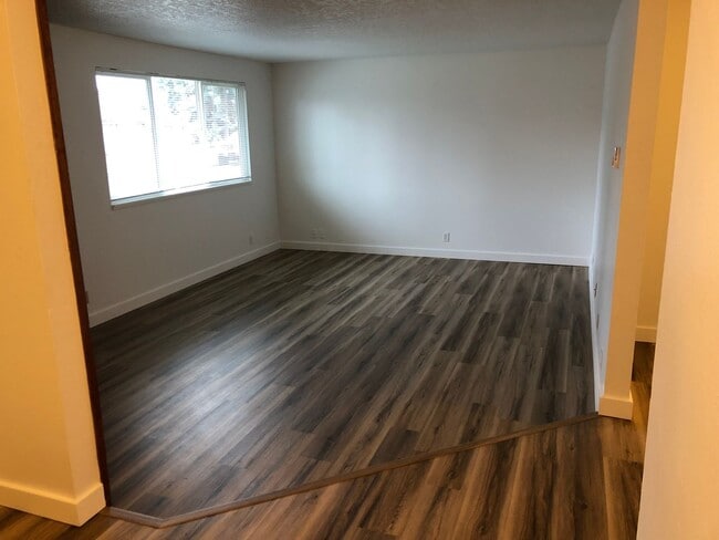 Photo - Updated single level 2 bedroom 1 bath duplex in Springfield!