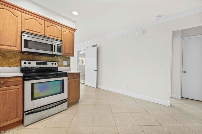Photo - 3 br, 2 bath House - 2175 NE 56th St Apt 110