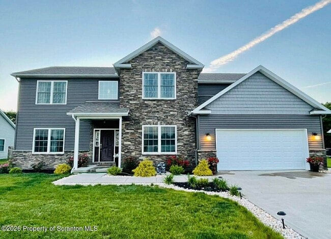 Building Photo - 124 Falcon Ln