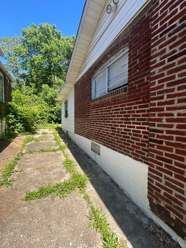 Photo - 2143 69th St
