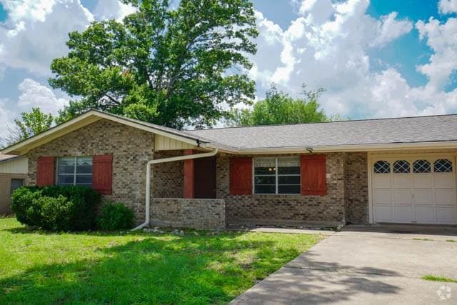 Building Photo - 204 Manor Dr Rental