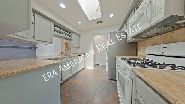 Photo - 10 Lake Lorraine Cir