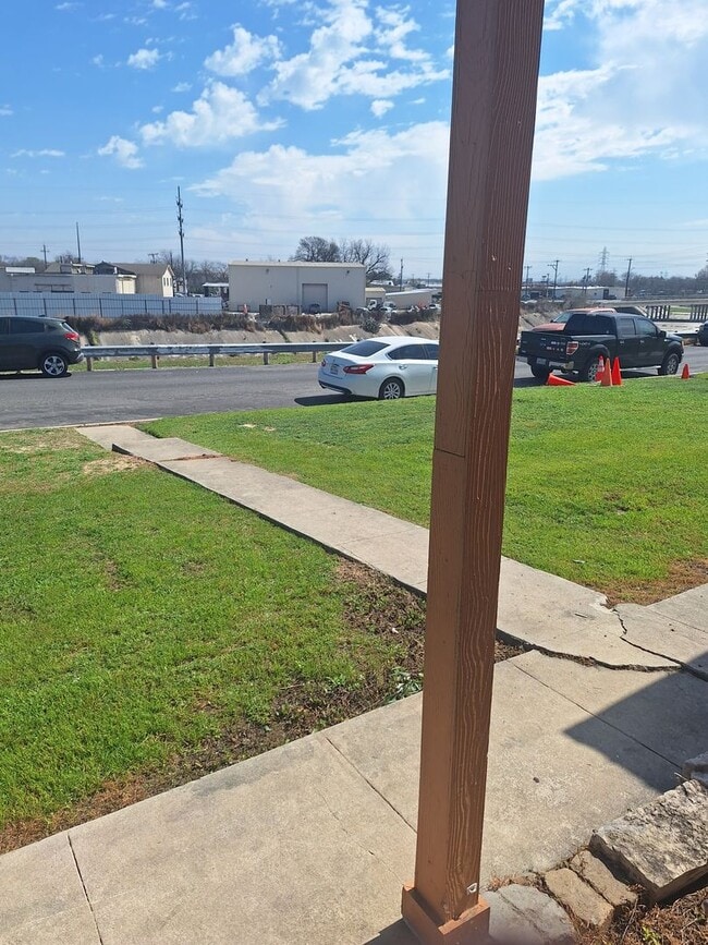 Photo - 2x1 Less Than $933 Big Yard, Pets OK